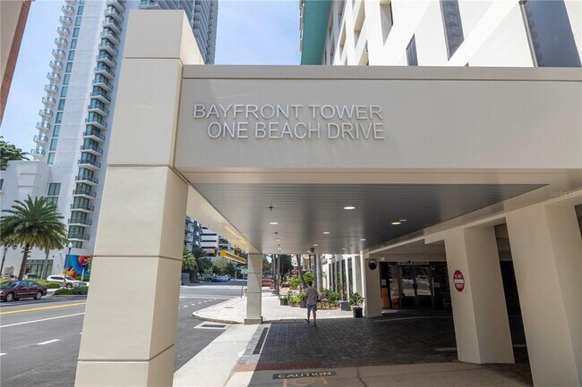 Building Photo - 1 Beach Dr SE