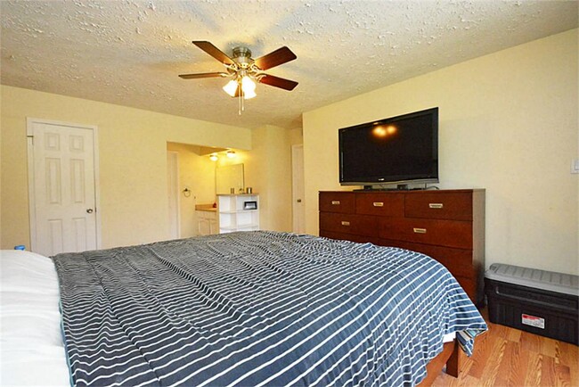 Building Photo - 2523 Coopers Post Ln