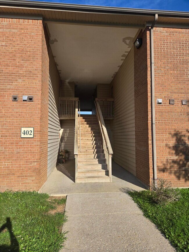 Building Photo - 402 Dabney Dr