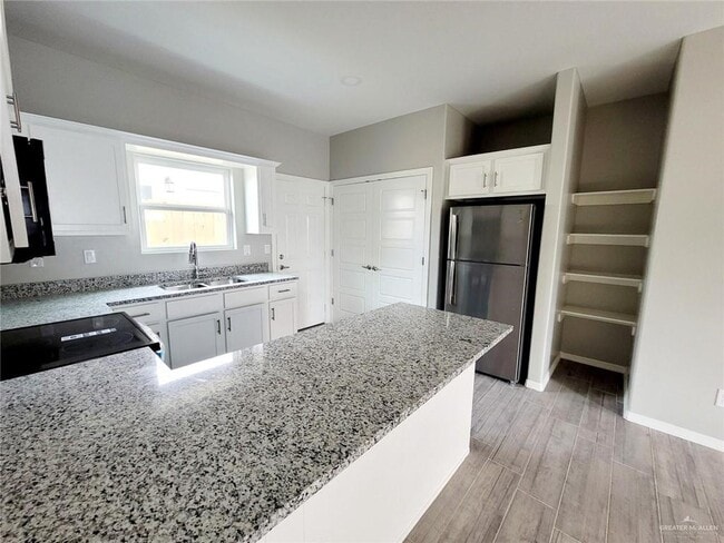 Building Photo - 15 Davenport St