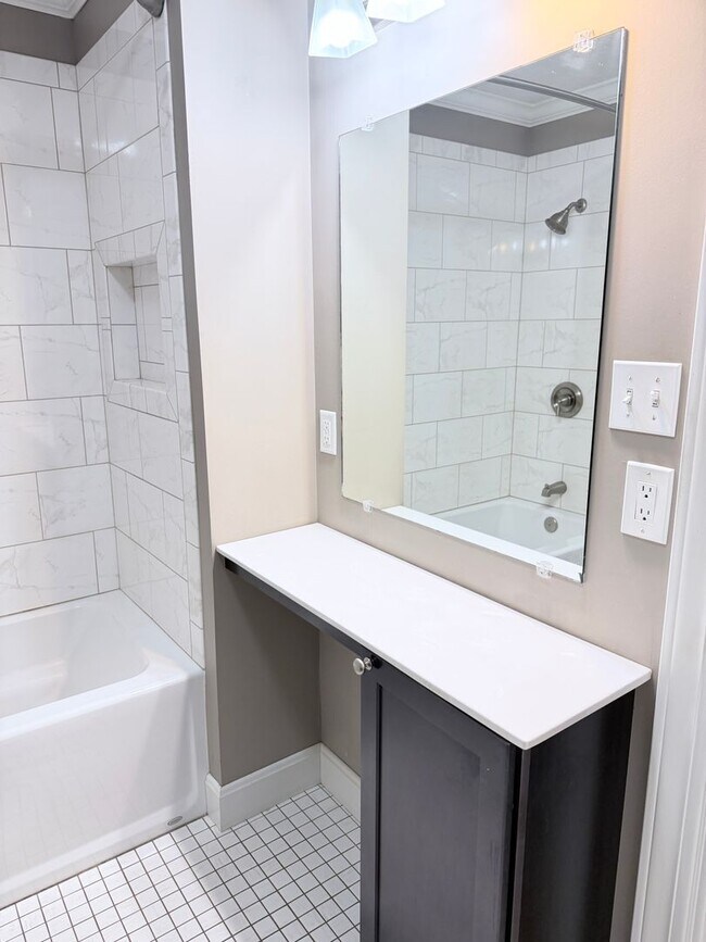 Building Photo - Beautiful brick, ranch home in the Enka School district. 3 bedrooms, 2 bathrooms!