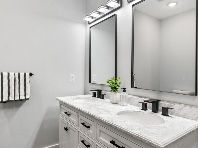 Building Photo - Modern Luxury Meets Everyday Comfort in Th...