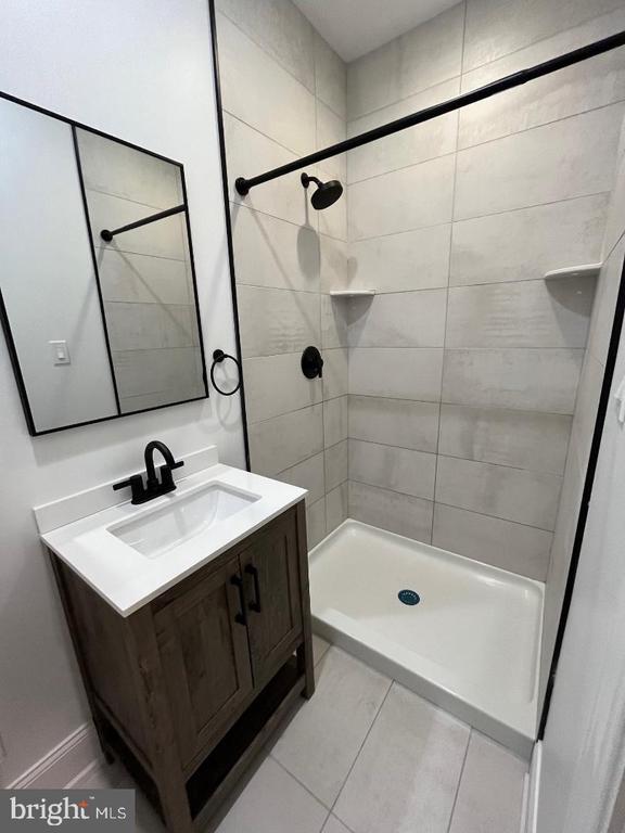 Building Photo - 537 S Walnut St