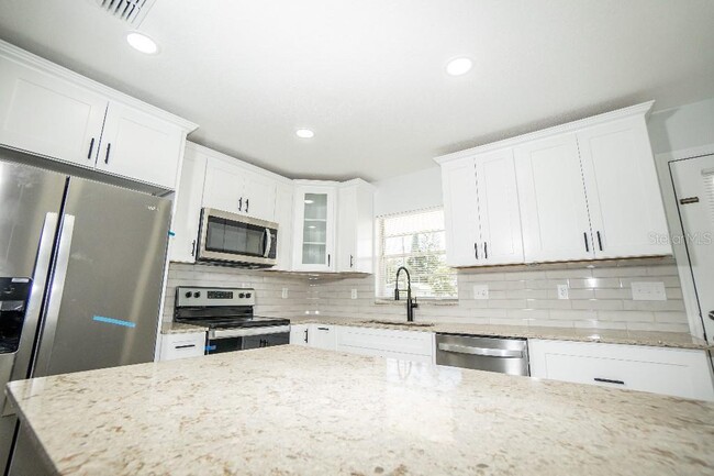 Building Photo - 124 Lakeview Dr