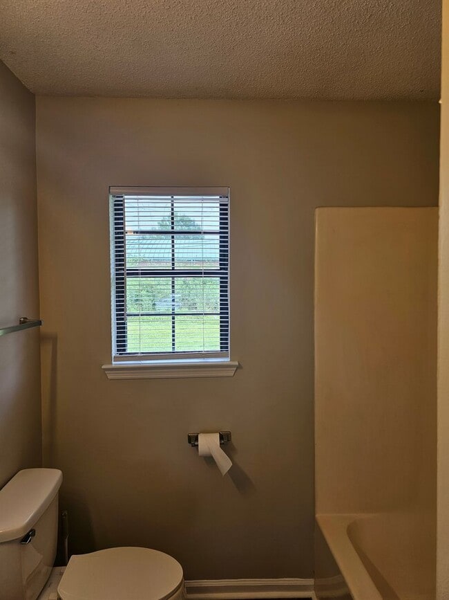 Building Photo - 5007B N. Moore Lane