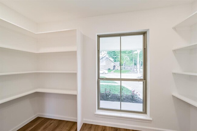 Building Photo - 2742 Triway Ln
