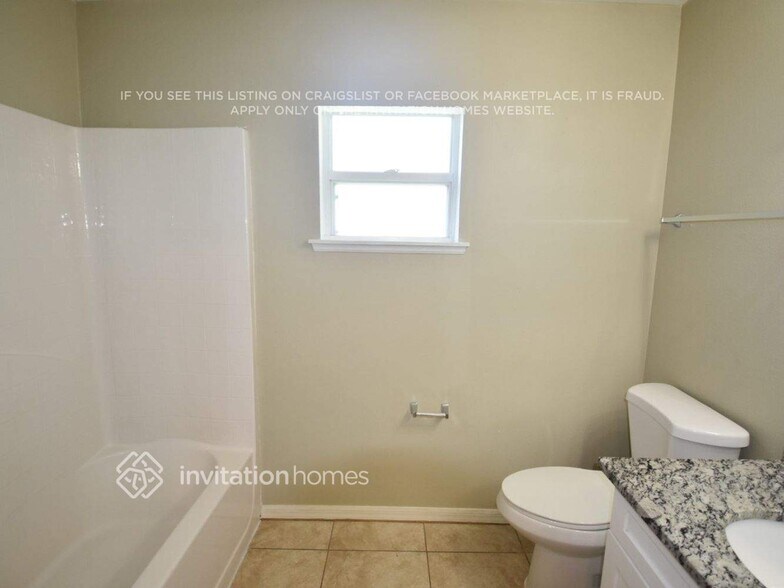 Building Photo - 5627 Oakwood Knoll Dr