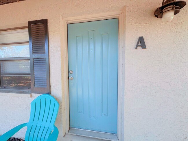 Building Photo - 427 6th Ave NE