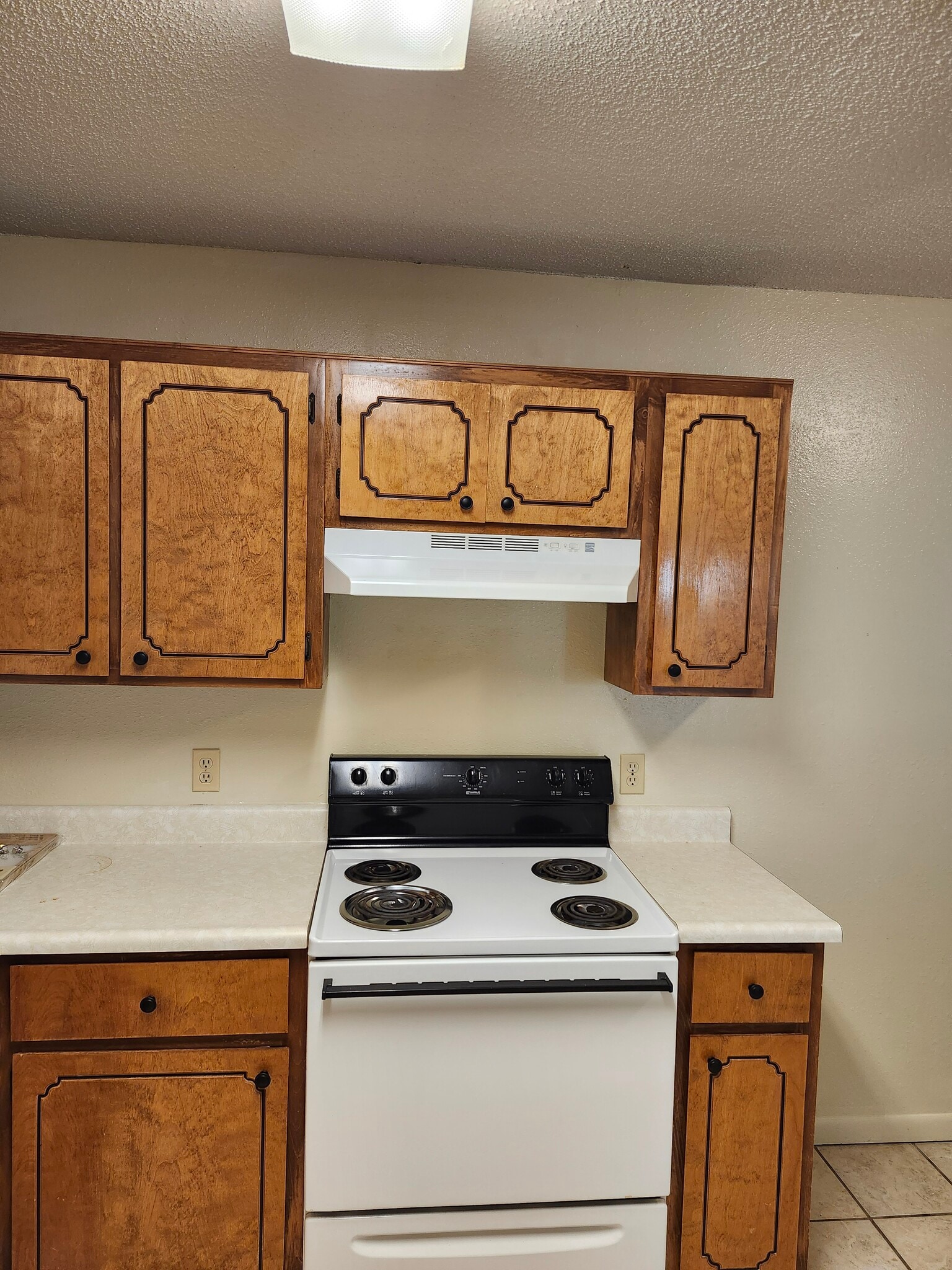 Kitchen area - 104 Post Oak Pl