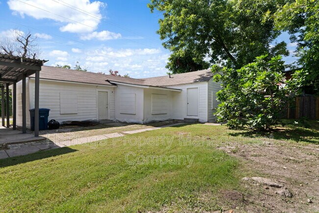 Building Photo - 603 E Evergreen St