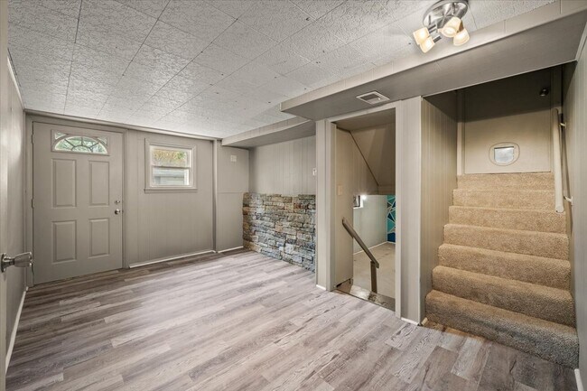 Building Photo - 4603 S Willis Ave