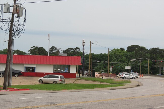 Building Photo - 3120 Montgomery Rd