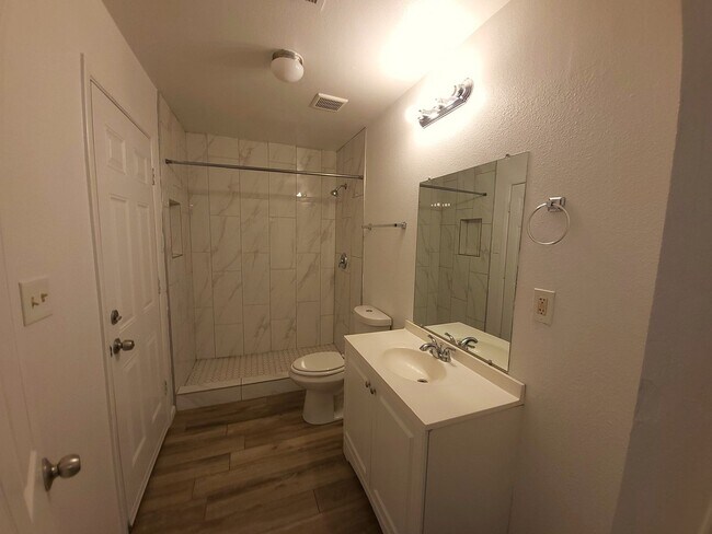 Building Photo - AFFORDABLE HOME WEST SIDE HOME!