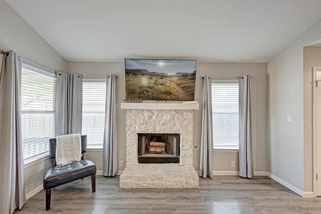 Building Photo - 2022 Balsam Way