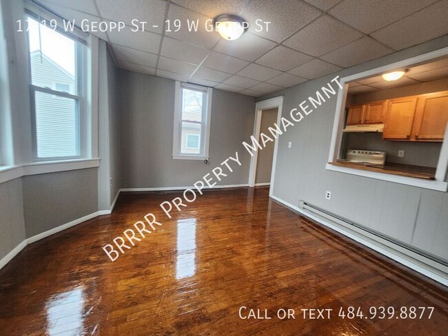 Building Photo - Bright, clean, affordable, off street park...