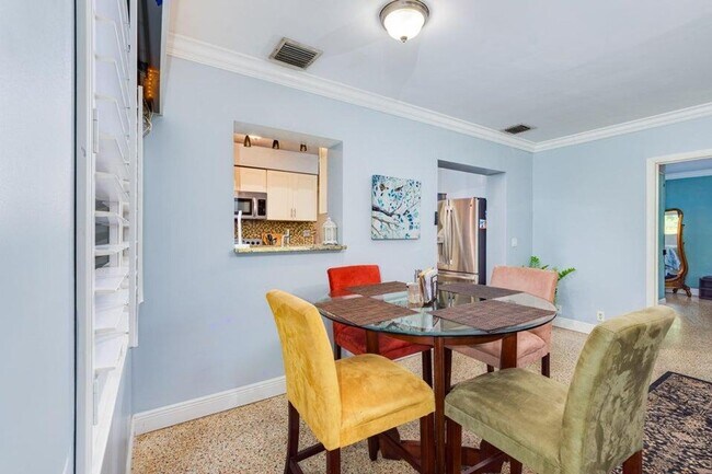 Building Photo - 145 SE 3rd Ave