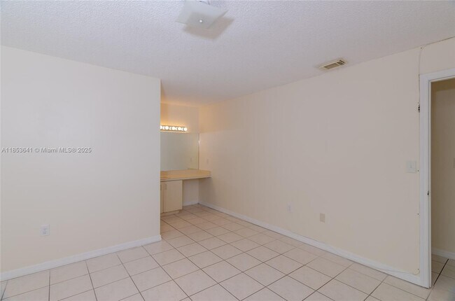Building Photo - 3373 SW 28th Terrace