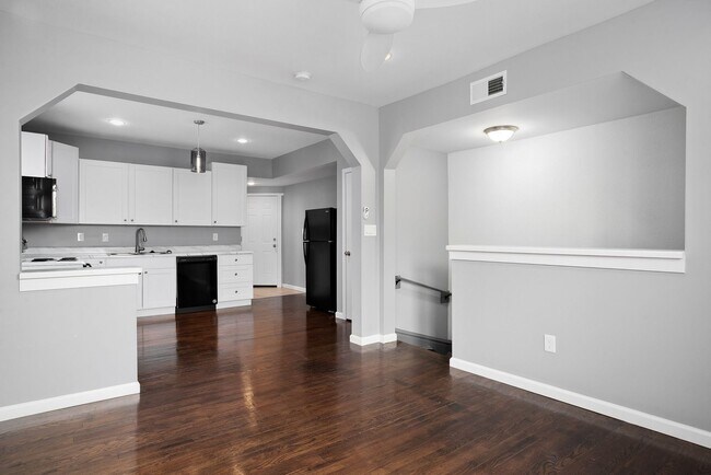 Building Photo - Tower Grove South IT grl