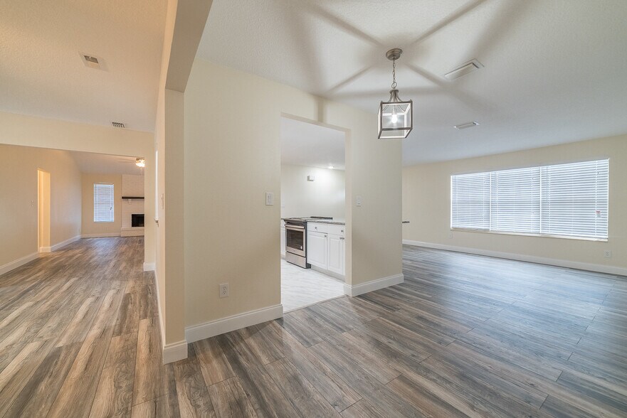 Building Photo - 785 Hawser St NE