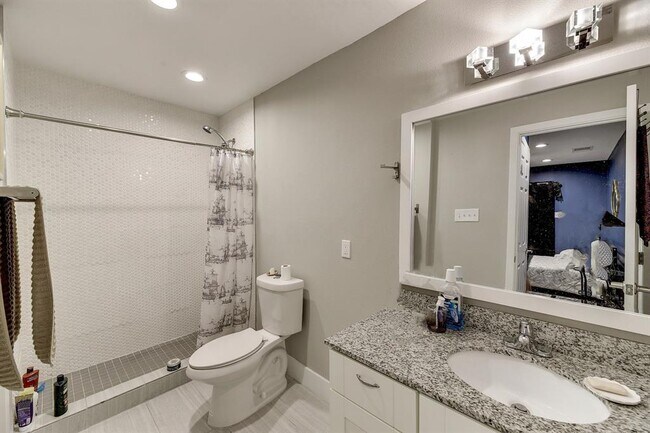 Building Photo - 935 La Posada Dr