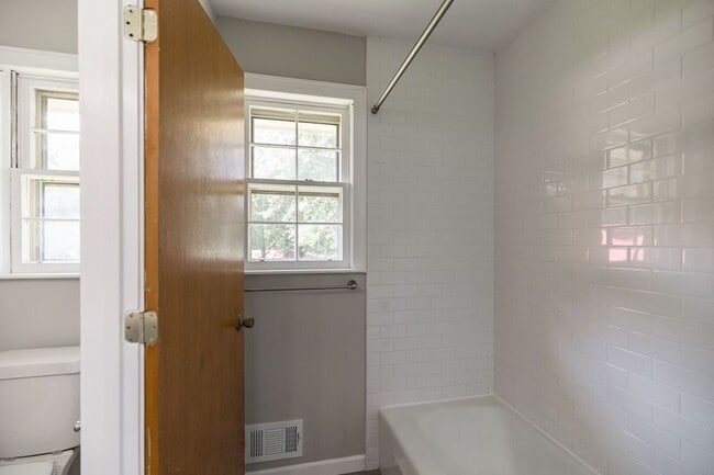 Building Photo - 145 Smithonia Rd