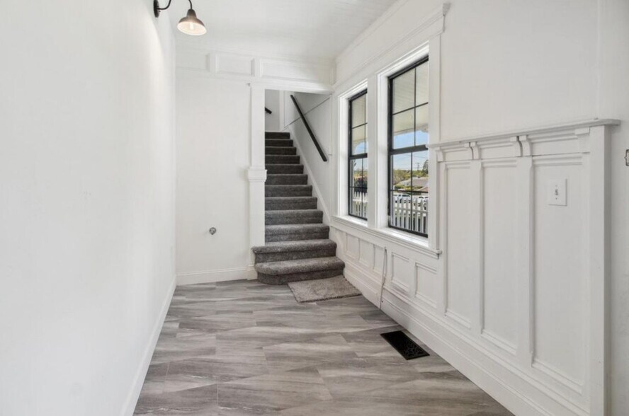 Unit A entry way. - 18490 Empire St