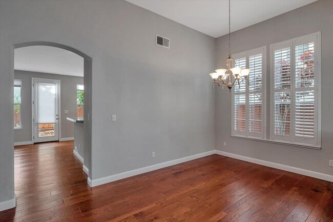 Building Photo - Stunning Updated 3 Bedroom Home in Desirable Tassajara Meadows Across from Emerald Glen Park