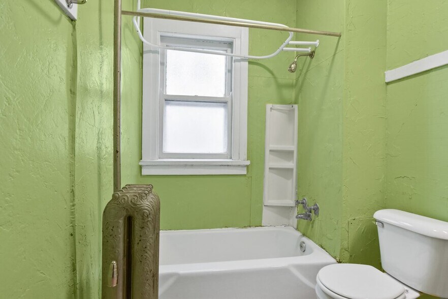 Building Photo - 933 Spaight St