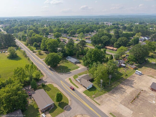 Building Photo - 100 Meadow Pl