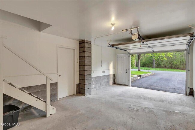 Building Photo - 1165 Cresse Ave