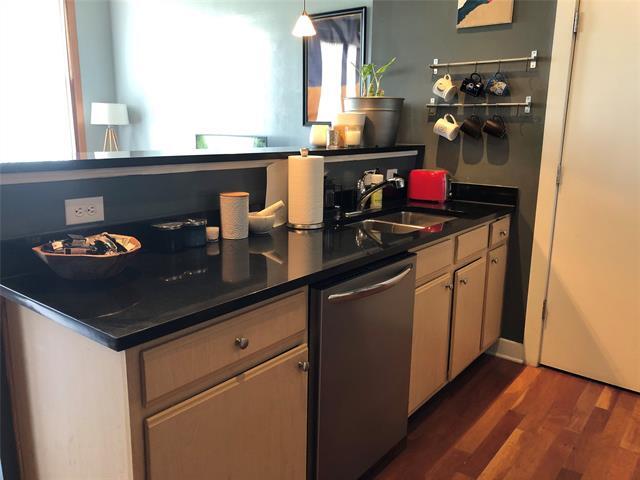 Building Photo - 2502 Live Oak St