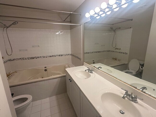 Building Photo - Spacious Home in Belvedere!