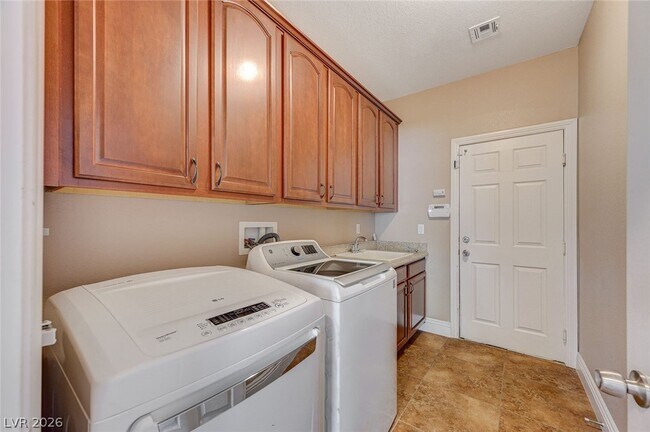 Building Photo - 7876 Sleeping Lily Dr