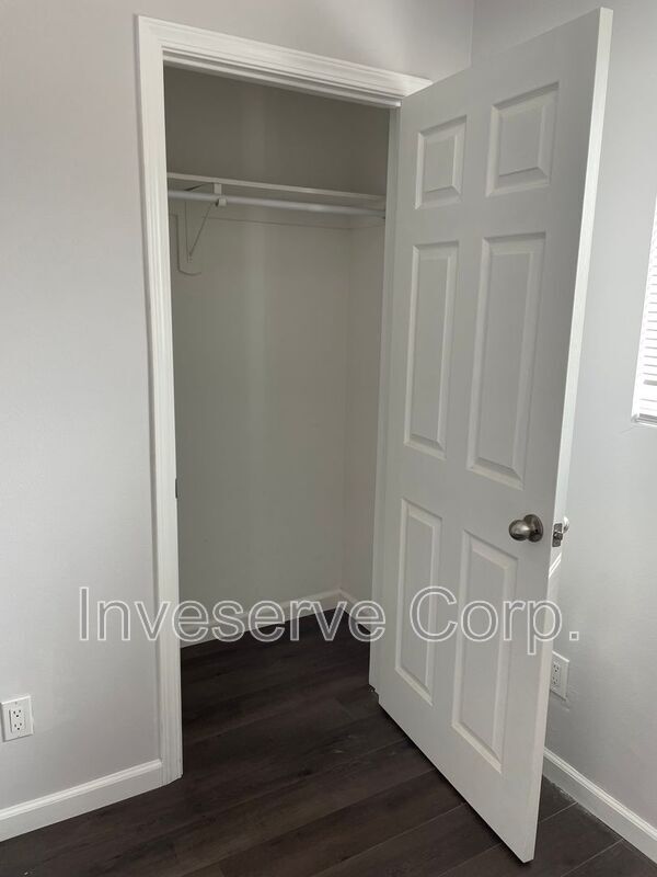 Building Photo - 1165 Sunvue Pl