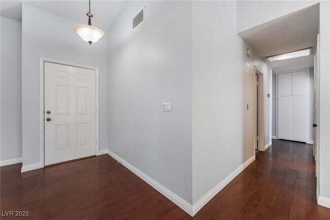 Primary Photo - 5761 Cloverleaf Cir