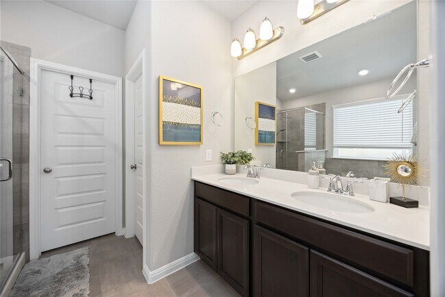 Building Photo - 6910 Lebec Dr