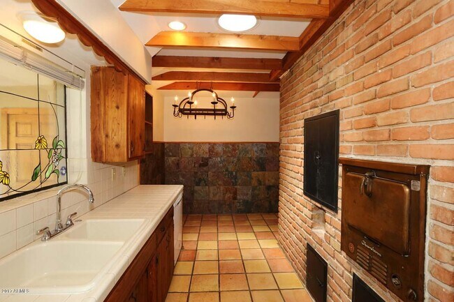 Building Photo - 5214 N 33rd St