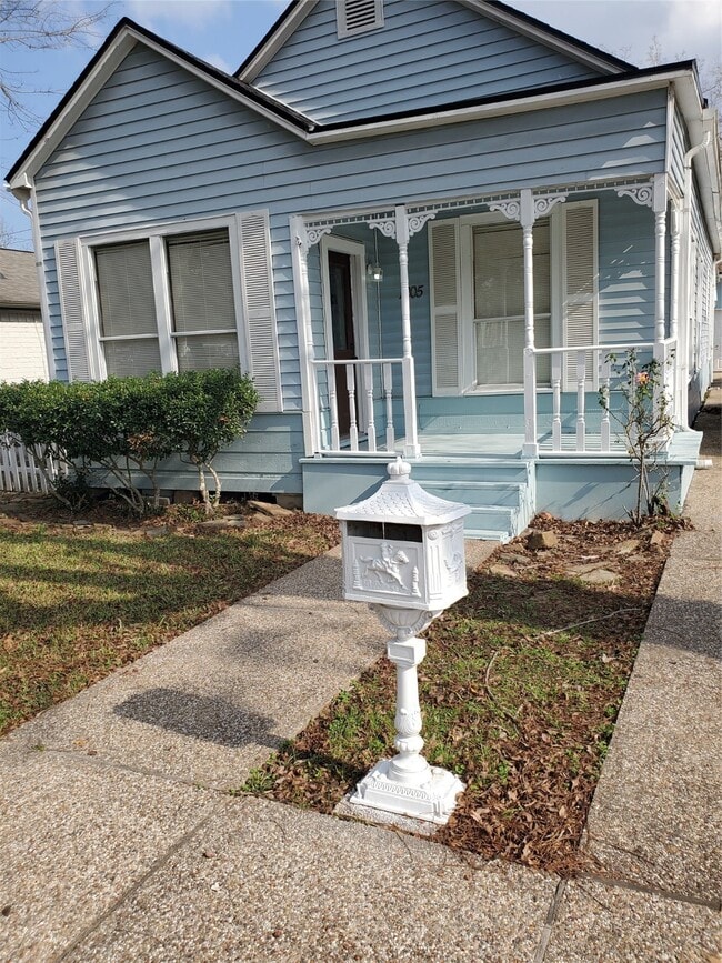 Building Photo - 1205 2nd St