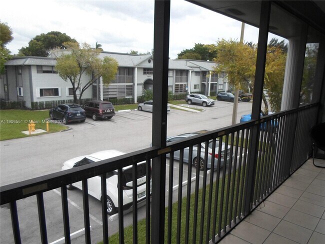 Building Photo - 20760 NE 4th Ct