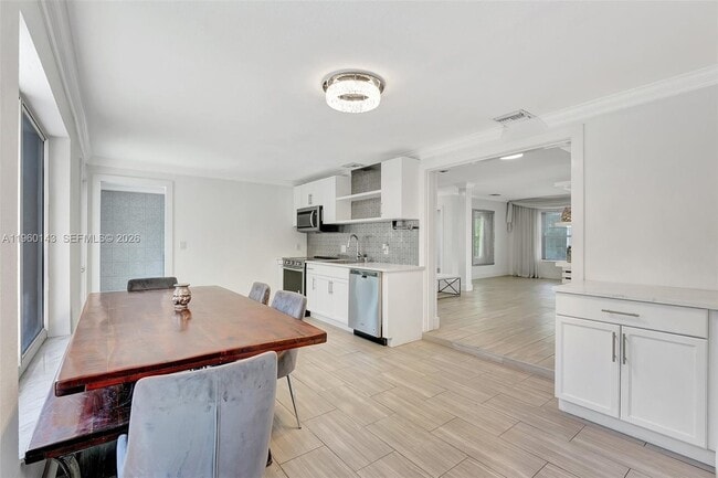 Building Photo - 701 NE 8th St