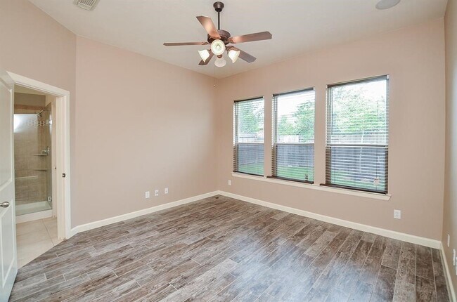 Building Photo - 4006 Autumn Pines Trail