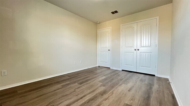 Building Photo - 1510 Alamandine Ave