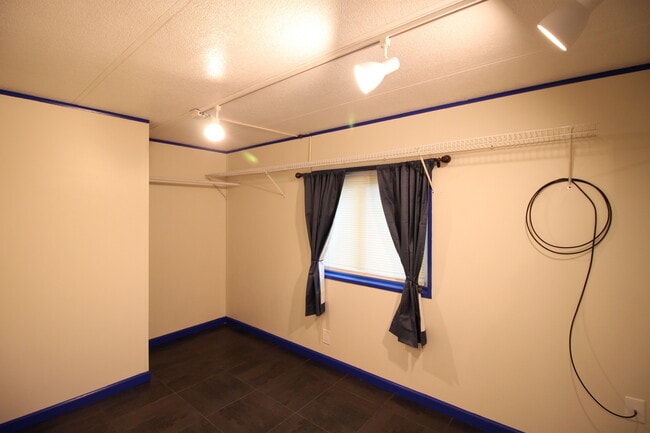 Building Photo - 3 Bed 2 Bath - NAS Whidbey - Pet Friendly