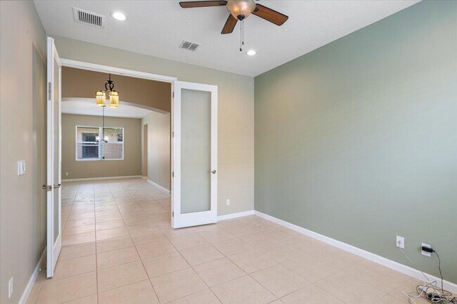 Building Photo - 12054 SW Bennington Cir