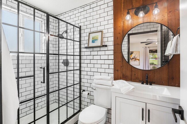 Building Photo - CANYON LAKE 3 BED 2 BATH ON GOLF COURSE