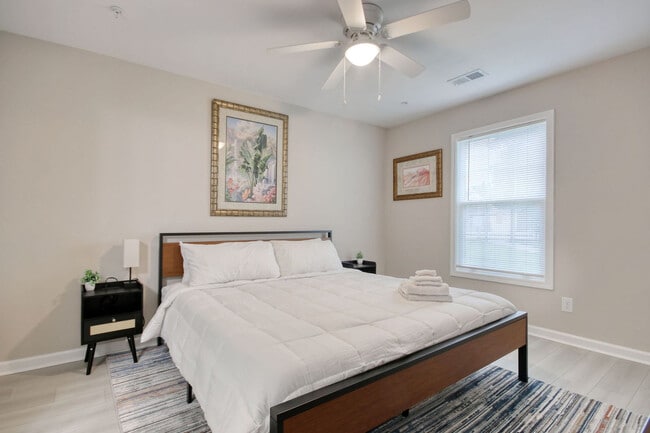 Building Photo - 485 White River Dr