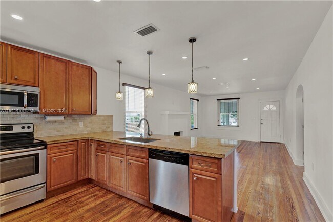 Building Photo - 1624 SW 11th Terrace