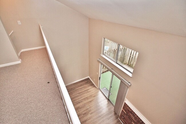 Building Photo - Newly Renovated SouthPark Townhome for Imm...