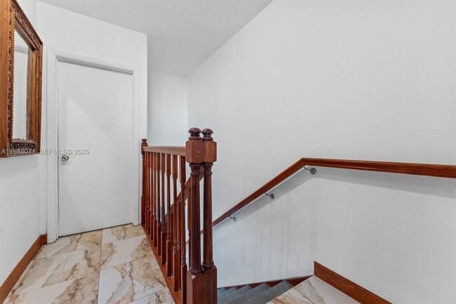 Building Photo - 314 NE Miami Ct