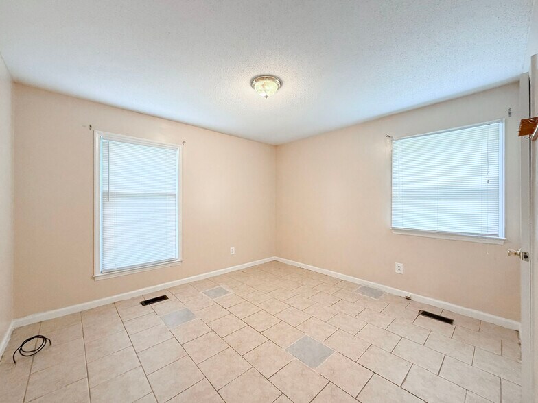 Building Photo - 1408 Imperial Dr